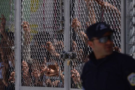 Οι «παράπλευρες απώλειες» μιας απάνθρωπης συμφωνίας