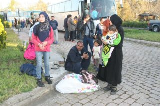 Φιλοξενούμενοι του στρατού αντί των ΟΤΑ οι πρόσφυγες