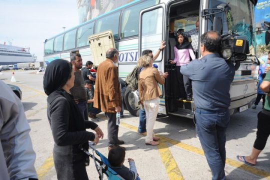 Μένουν Πειραιά λόγω δυσπιστίας οι πρόσφυγες