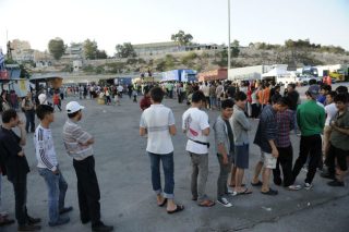 Στοχοποιήθηκαν, έφυγαν και καταγγέλλουν