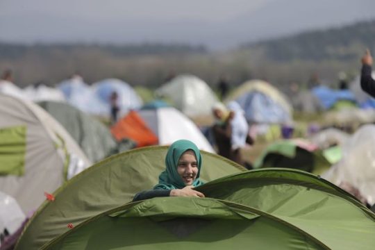 Μια συμφωνία που «μπάζει» από παντού