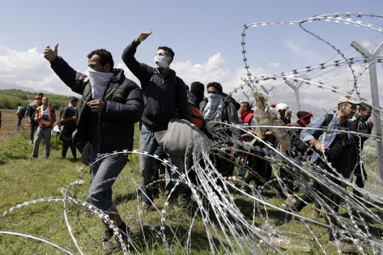 Και όμως κάποιοι συνεργάζονται