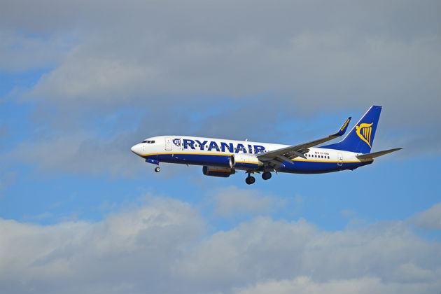 Για μείωση τελών πιέζει η Ryanair