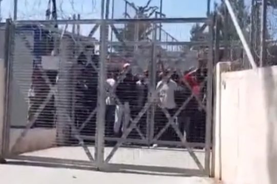 Σάμος: Αντιδρούν οι πρόσφυγες στην επαναπροώθηση [VIDEO]