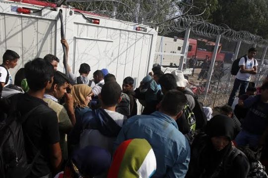 «Η Ε.Ε. περιορίζει και τιμωρεί τους πρόσφυγες»
