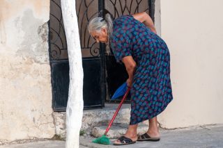 Να φύγετε, να πάτε αλλού…