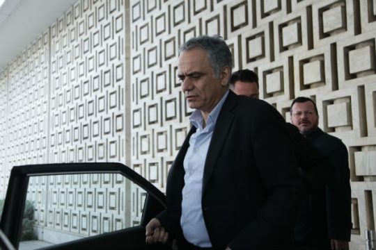 Βλέπουν Σκουρλέτη και αναχωρούν οι θεσμοί