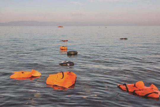 Ανασύρεται το ναυάγιο των 800 νεκρών στην Ιταλία