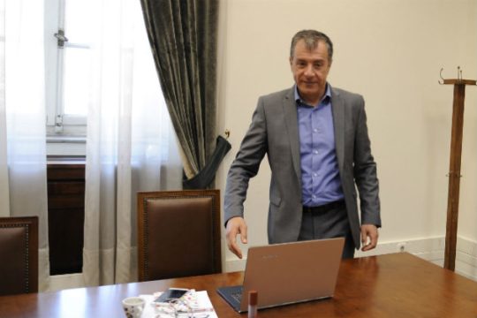 «Δεν γίνεται μόνο με το ΠΑΣΟΚ»