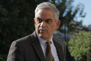 «Βλάπτετε τη χώρα με τις δηλώσεις σας»