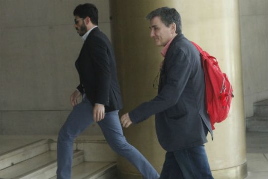 Επικουρικές και «κόκκινα» δάνεια «σκαλώνουν» τις διαπραγματεύσεις