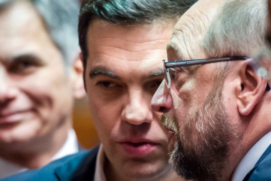 Εξελίξεις εντός και εκτός των συνόρων