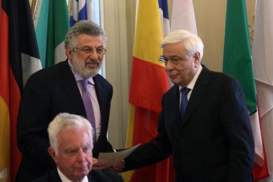 Για τον δημοσιογράφο που ελεύθερα συλλογάται