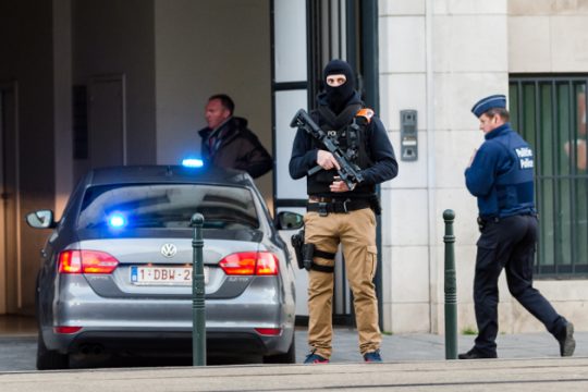 Νέες συλλήψεις συνδέουν τις επιθέσεις σε Παρίσι – Βρυξέλλες