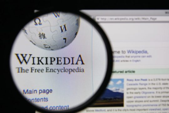 Η ανάδυση της ομότιμης παραγωγής