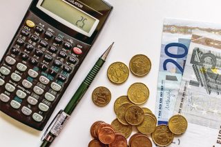 Ψήνεται «κούρεμα» οφειλών προς Δημόσιο