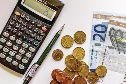 Ψήνεται «κούρεμα» οφειλών προς Δημόσιο