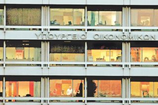 Φόροι σε… ό,τι πετάει και ό,τι κολυμπάει