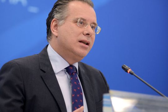 Μεταξύ «αυταπάτης» και «εξαπάτησης»
