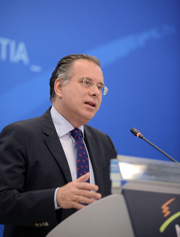Μεταξύ «αυταπάτης» και «εξαπάτησης»