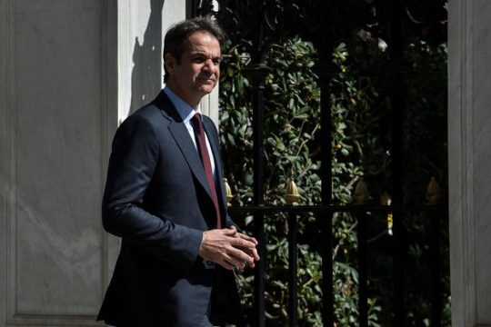 Ολοκληρωτική… αντιπολίτευση