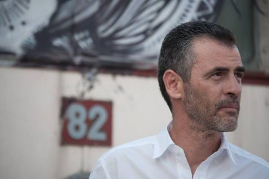 Προσωπικό εικονοστάσι με σχεδόν χωμάτινους αγίους