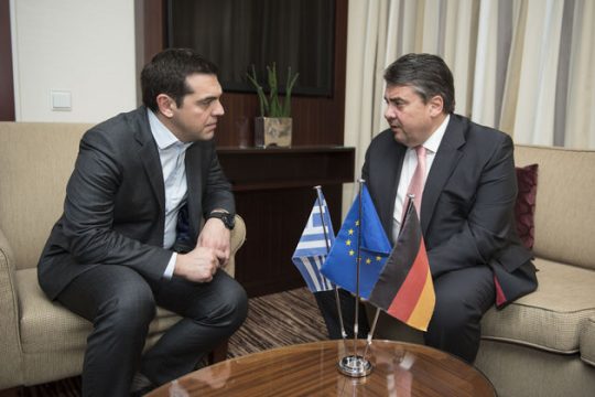Μετά τον «κόφτη», «άνοιγμα» στους Σοσιαλδημοκράτες