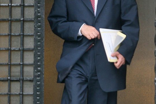 Στον βωμό των «χρημάτων»