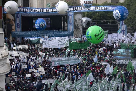 Οι εργαζόμενοι ενωμένοι απέναντι στον Μάκρι