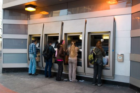 100 κλέφτες, 13 εκατομμύρια δολάρια, σε 3 ώρες