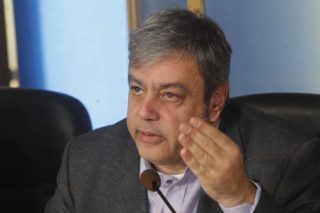 Ούτε μειώσεις μισθών ούτε απολύσεις «βλέπει» ο Χρ. Βερναρδάκης