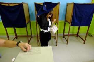Πρωτιά ΔΗΣΥ και… αποχής στις κυπριακές εκλογές