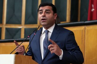 Με… το ζόρι εκτός πολιτικού χάρτη οι Κούρδοι