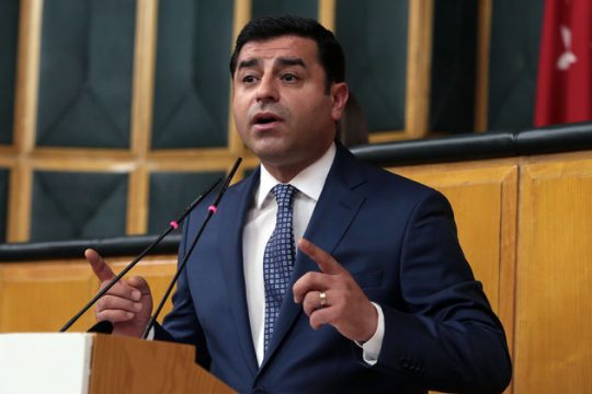 Με… το ζόρι εκτός πολιτικού χάρτη οι Κούρδοι