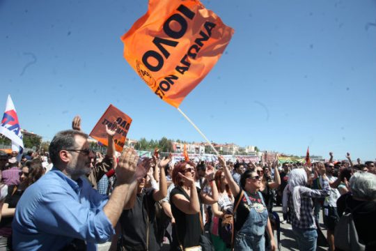 Διαμαρτυρία δασκάλων και καθηγητών στο υπ. Παιδείας