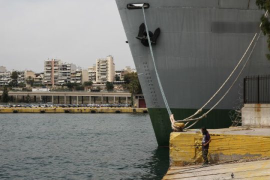 Γολγοθάς για ξεχασμένους ναυτεργάτες στον μόλο της Δραπετσώνας