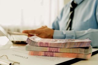 Ευθύνη για χρέη και στους μετόχους