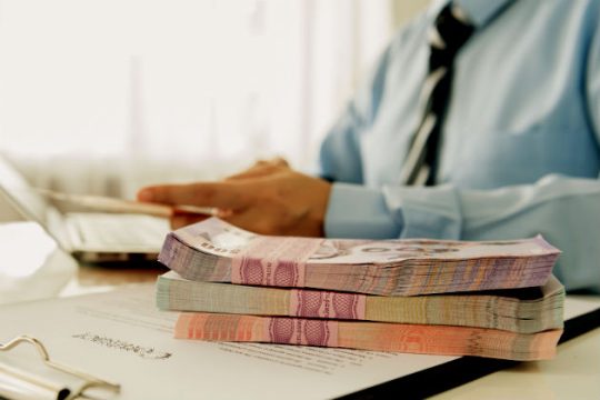 Ευθύνη για χρέη και στους μετόχους