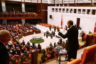 Οι Τούρκοι ψηφίζουν τη στοχοποίηση των Κούρδων του HDP