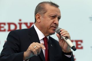 Απειλεί η Τουρκία, αντιδρά η Ευρώπη, στον αέρα η συμφωνία