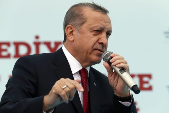 Απειλεί η Τουρκία, αντιδρά η Ευρώπη, στον αέρα η συμφωνία