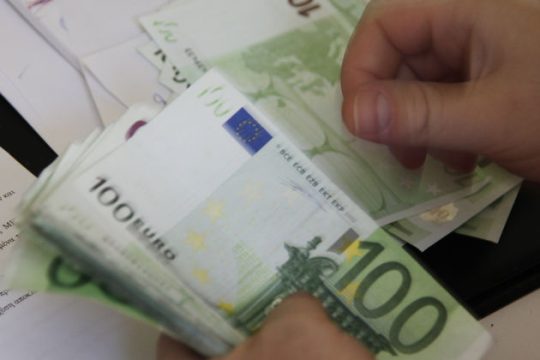 Πέντε συλλήψεις για χρηματιστηριακή απάτη