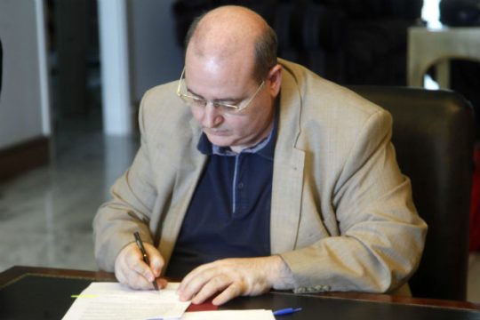 Aντιεκπαιδευτικά «εκρηκτικά» με υλικά ΟΟΣΑ!