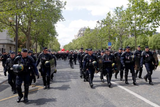 Η Γαλλία στους δρόμους