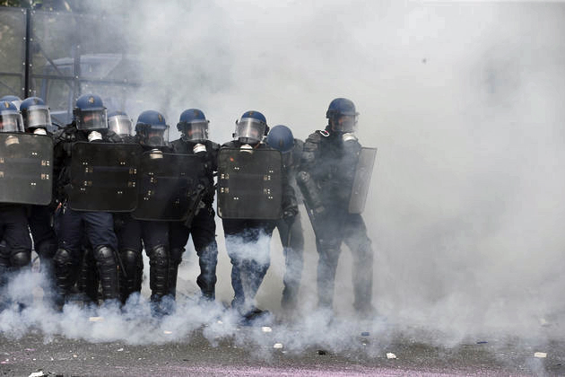 Ο γαλλικός λαός δεν αστειεύεται