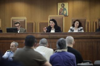 Επανέναρξη με νομικά τερτίπια