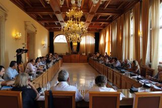 Κρίσιμη συνεδρίαση για τα σκουπίδια της Κρήτης