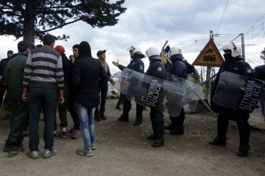 Παρέμβαση της αστυνομίας σε διένεξη προσφύγων