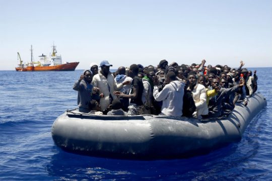 Ναυάγιο ανοιχτά της Λιβύης, 590 οι επιβαίνοντες