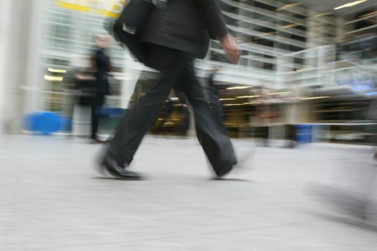 Ελάχιστο εγγυημένο εισόδημα 28.000 ευρώ;